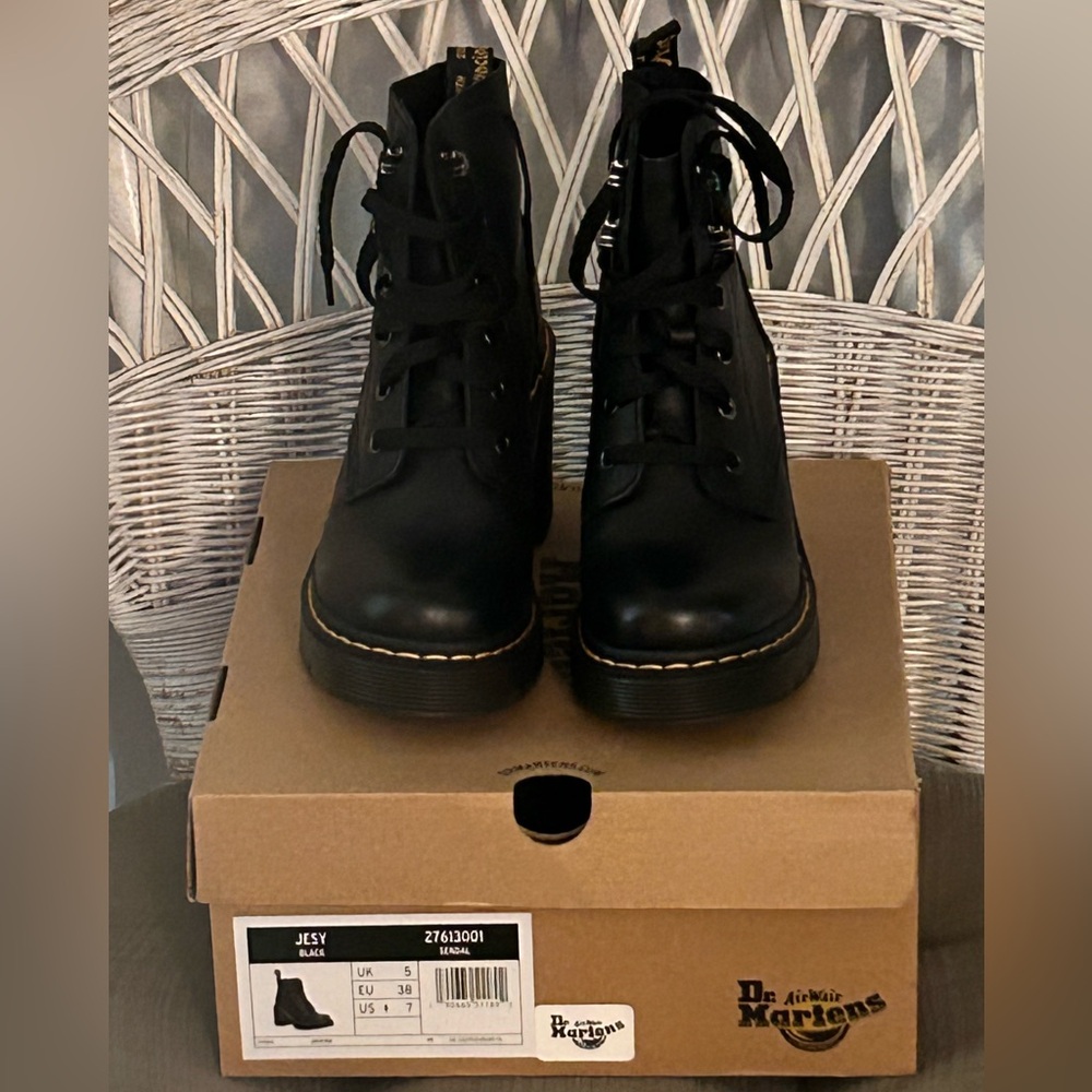 Dr. Marten’s Jesy Boots Black Leather Lace Up size 7